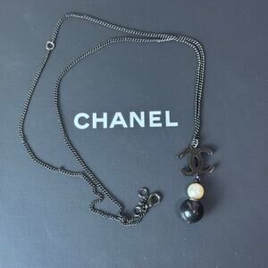 Chanel Modern Black White Faux Pearl Necklace B14B